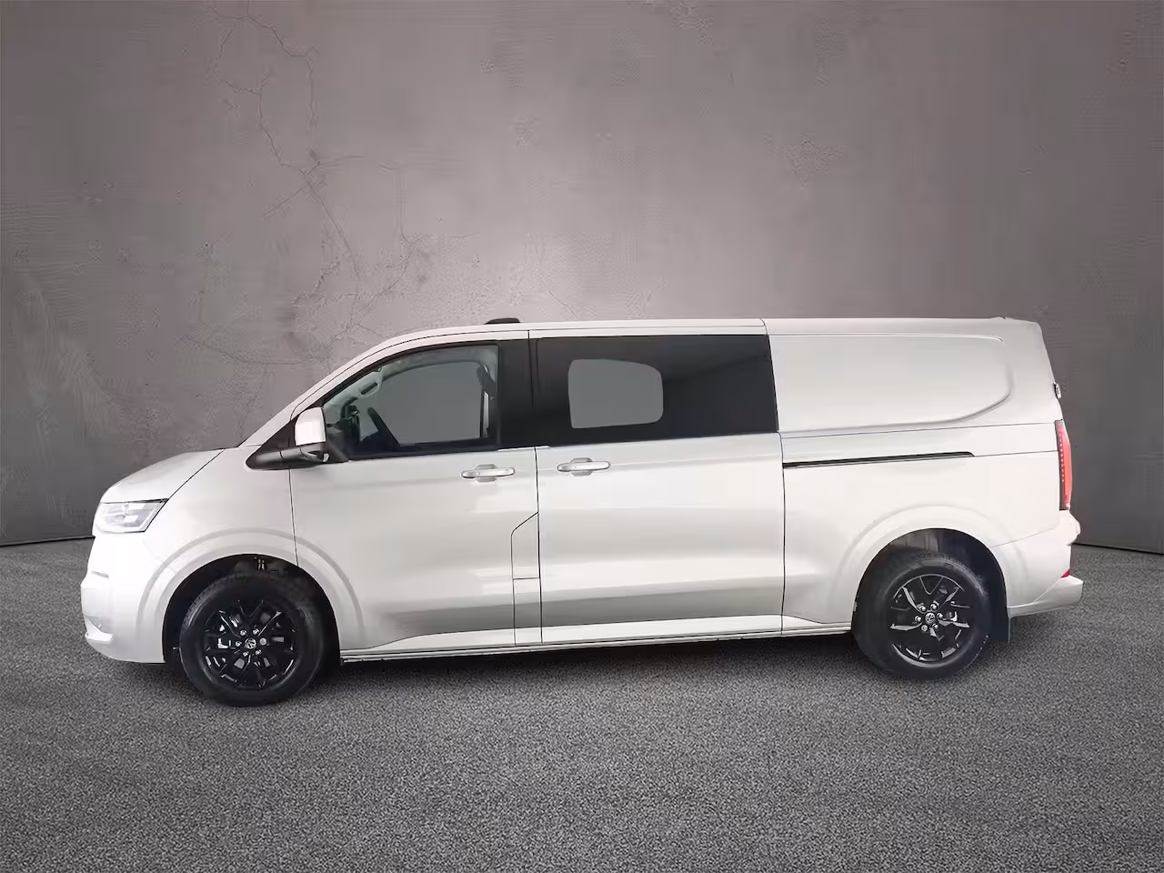 Volkswagen Transporter 2.5 233pk Automaat PHEV L2 Bulli | 2x Schuifdeur | LED Matrix koplampen | Wegklapbare Trek