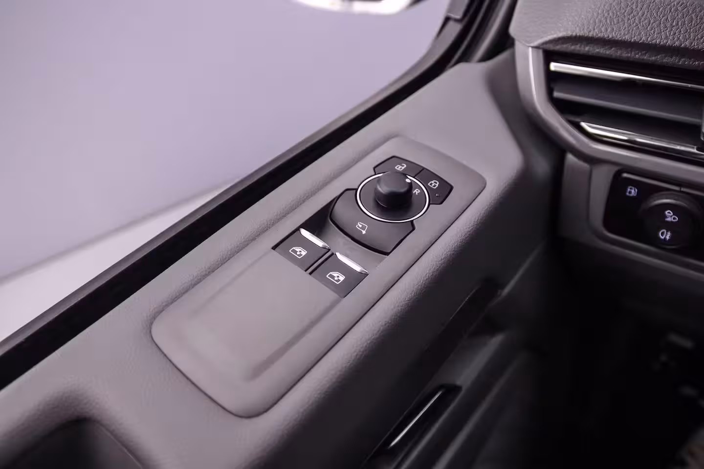 Volkswagen Transporter 2.5 233pk Automaat PHEV L2 Bulli | 2x Schuifdeur | LED Matrix koplampen | Wegklapbare Trek