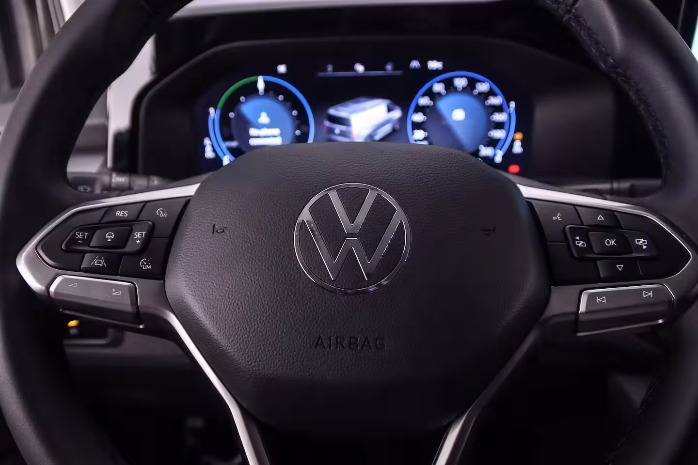 Volkswagen Transporter 2.5 233pk Automaat PHEV L2 Bulli | 2x Schuifdeur | LED Matrix koplampen | Wegklapbare Trek
