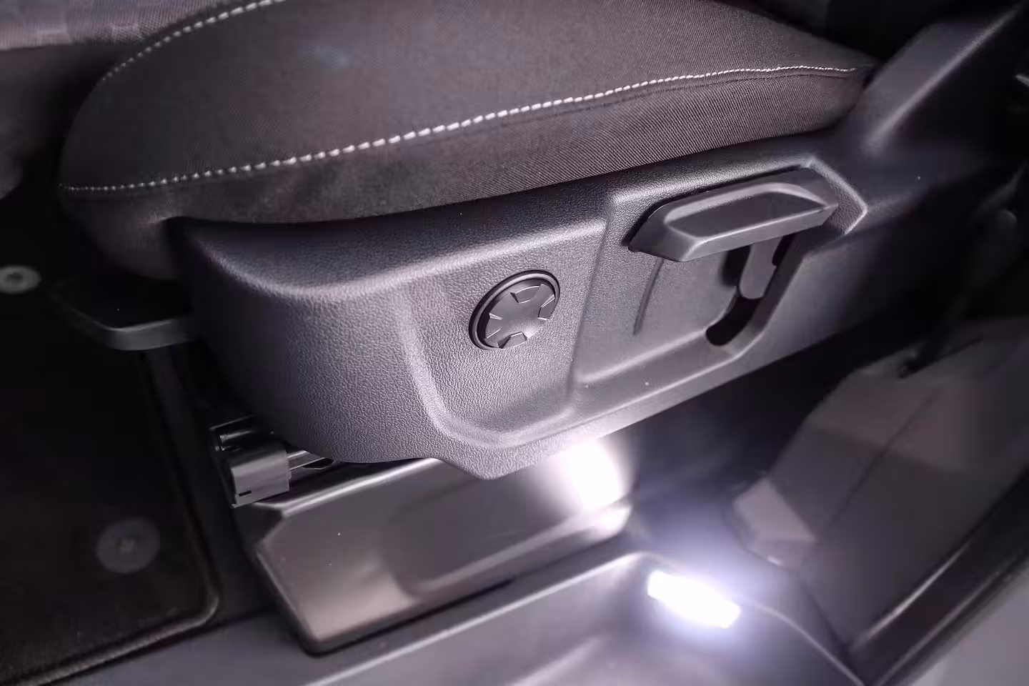 Volkswagen Transporter 2.5 233pk Automaat PHEV L2 Bulli | 2x Schuifdeur | LED Matrix koplampen | Wegklapbare Trek