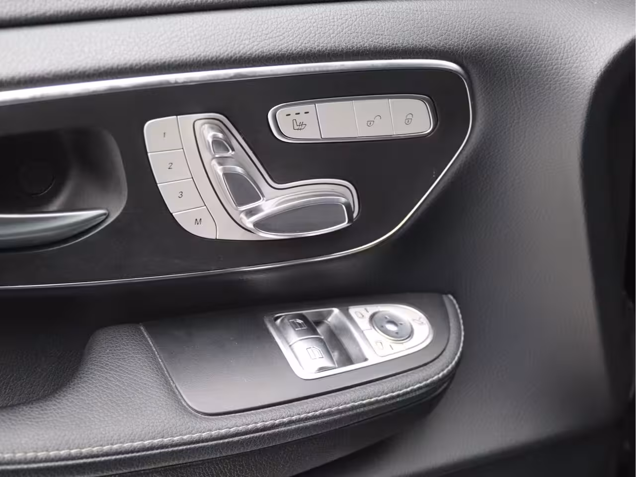 Mercedes-Benz V-klasse 300d Extra Lang DC AMG Memory, Distronic, Trekhaak, Burmester