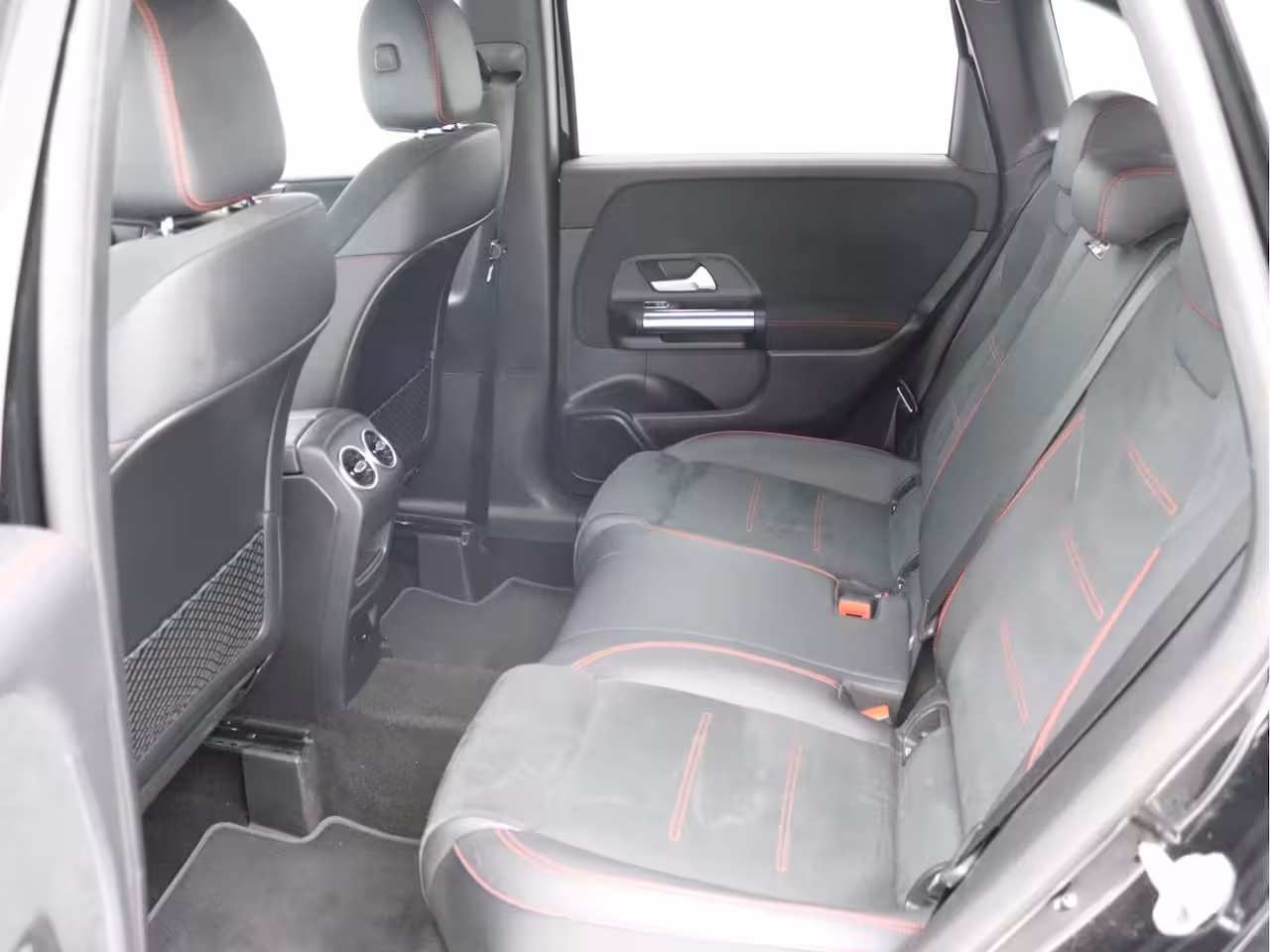 Mercedes-Benz B-klasse 180 AMG Sfeerverlichting, Stoelverwarming, Cruisecontrol