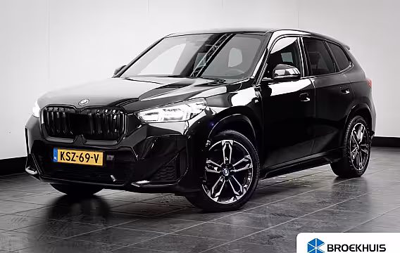 BMW iX1 xDrive30 67 kWh M Sport Edition 313PK | M- Sport | Stoel+Stuurwielverwarming | Camer Achte