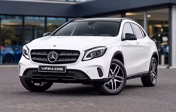 Mercedes-Benz GLA-Klasse GLA 180 Urban | Night | Pano | Leer | 360 camera | Stoelverwarming