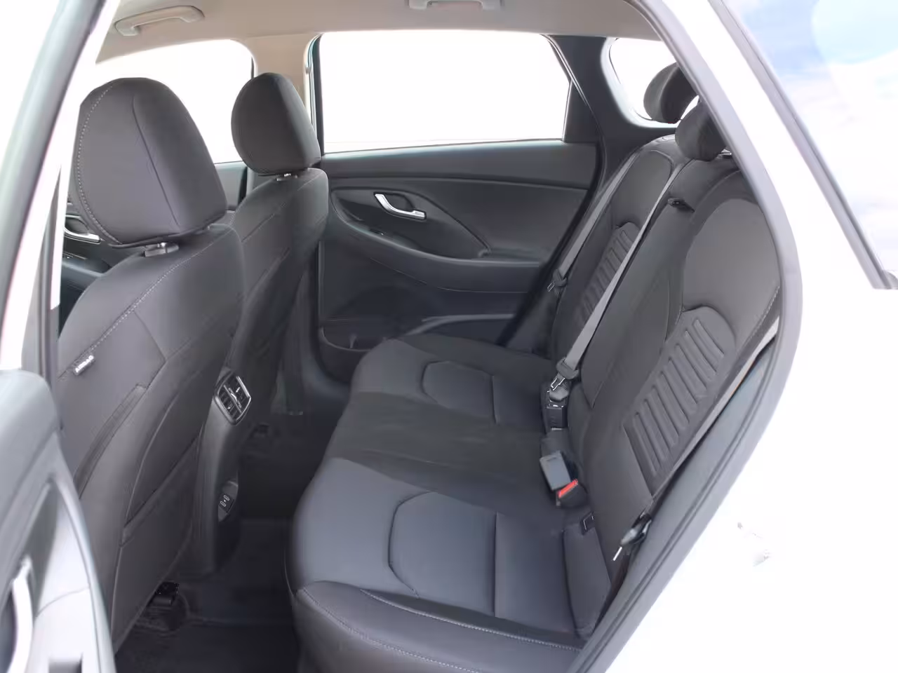 Hyundai i30 Wagon 1.0 T-GDi MHEV Comfort / Navigatie + Android Auto/Apple Carplay / DAB / Climate Control /