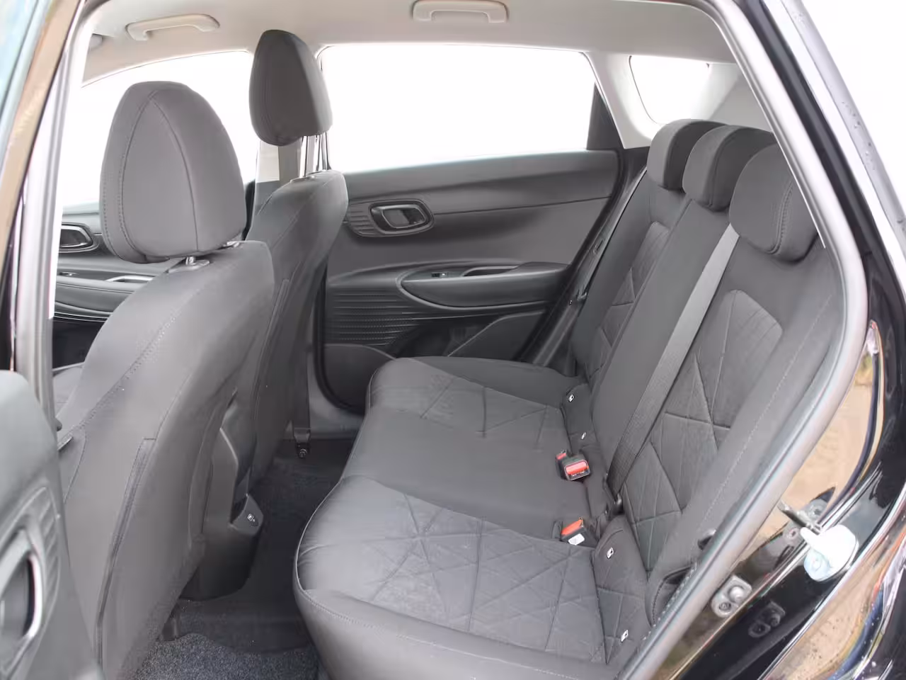 Hyundai Bayon 1.0 T-GDI Comfort Smart / Navigatie + Apple Carplay/Android Auto / Cruise Control / Achter
