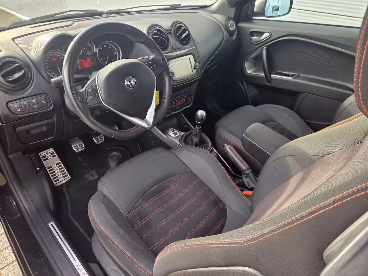 Alfa Romeo MiTo 0.9 TwinAir ECO Super / Cruise control / Dab / Hill hold / Parkeersensor achter