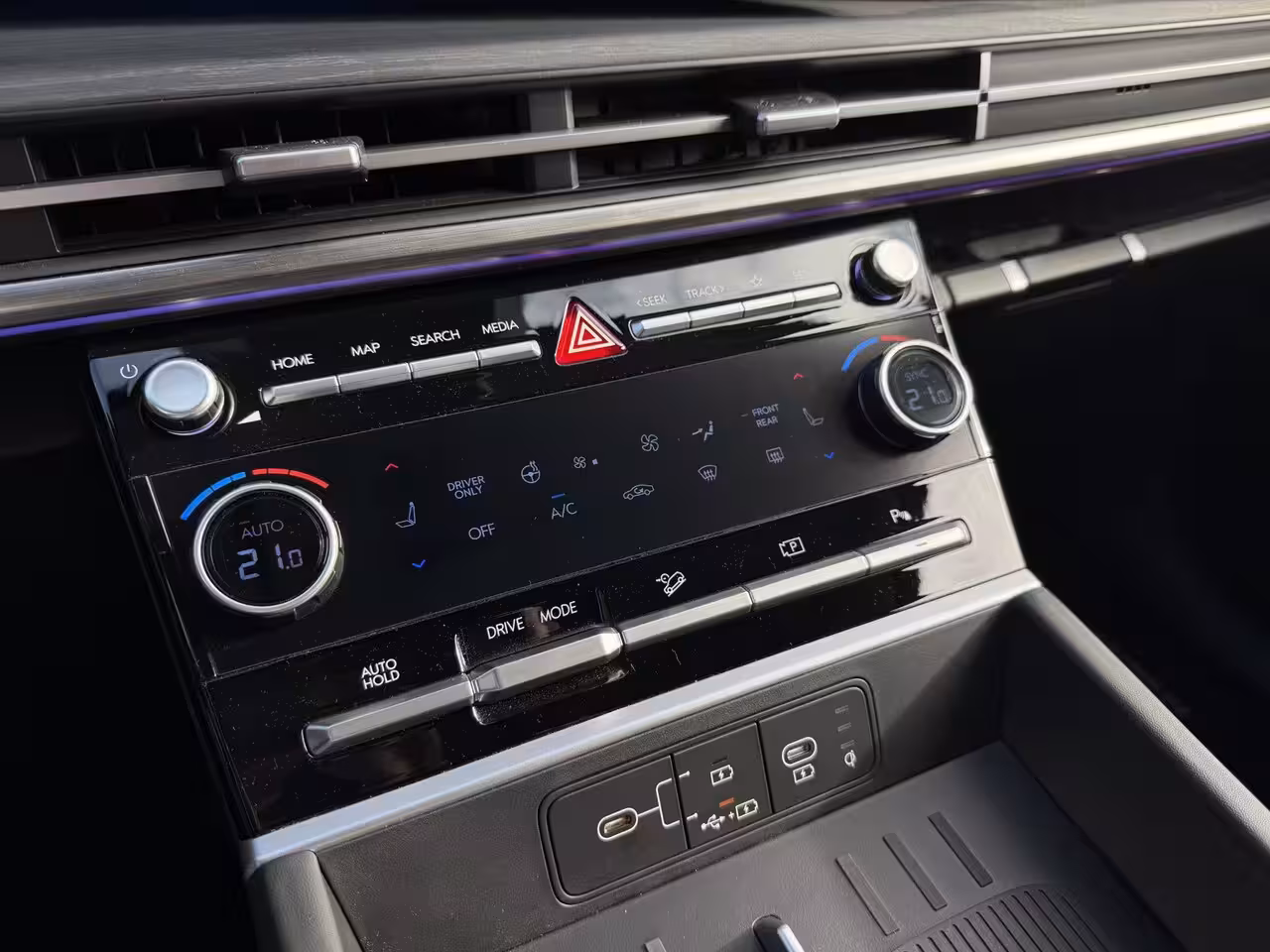 Hyundai Santa Fe 1.6 T-GDI HEV Premium 7p / Nieuw op Voorraad / Ledere Bekleding / 7 Persoons / Vol Uitgeru