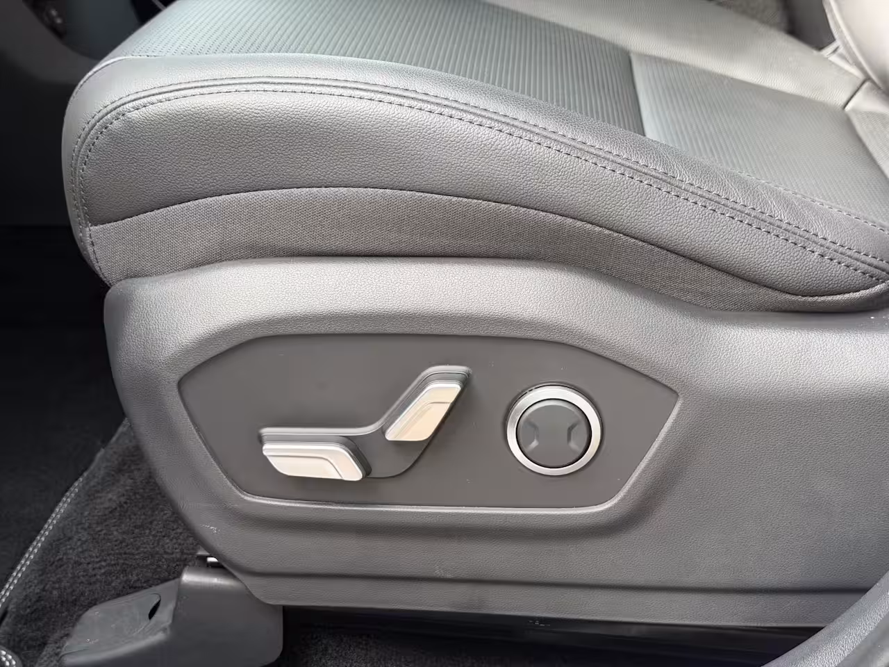Hyundai Santa Fe 1.6 T-GDI HEV Premium 7p / Nieuw op Voorraad / Ledere Bekleding / 7 Persoons / Vol Uitgeru