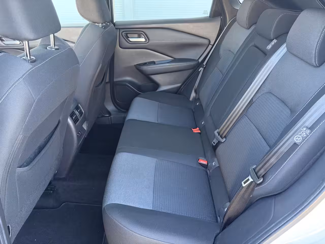 Nissan Qashqai 1.3 MHEV N-Connecta / Trekhaak ( 1400 kg ) / Apple Carplay/Android Auto / Panoramadak /