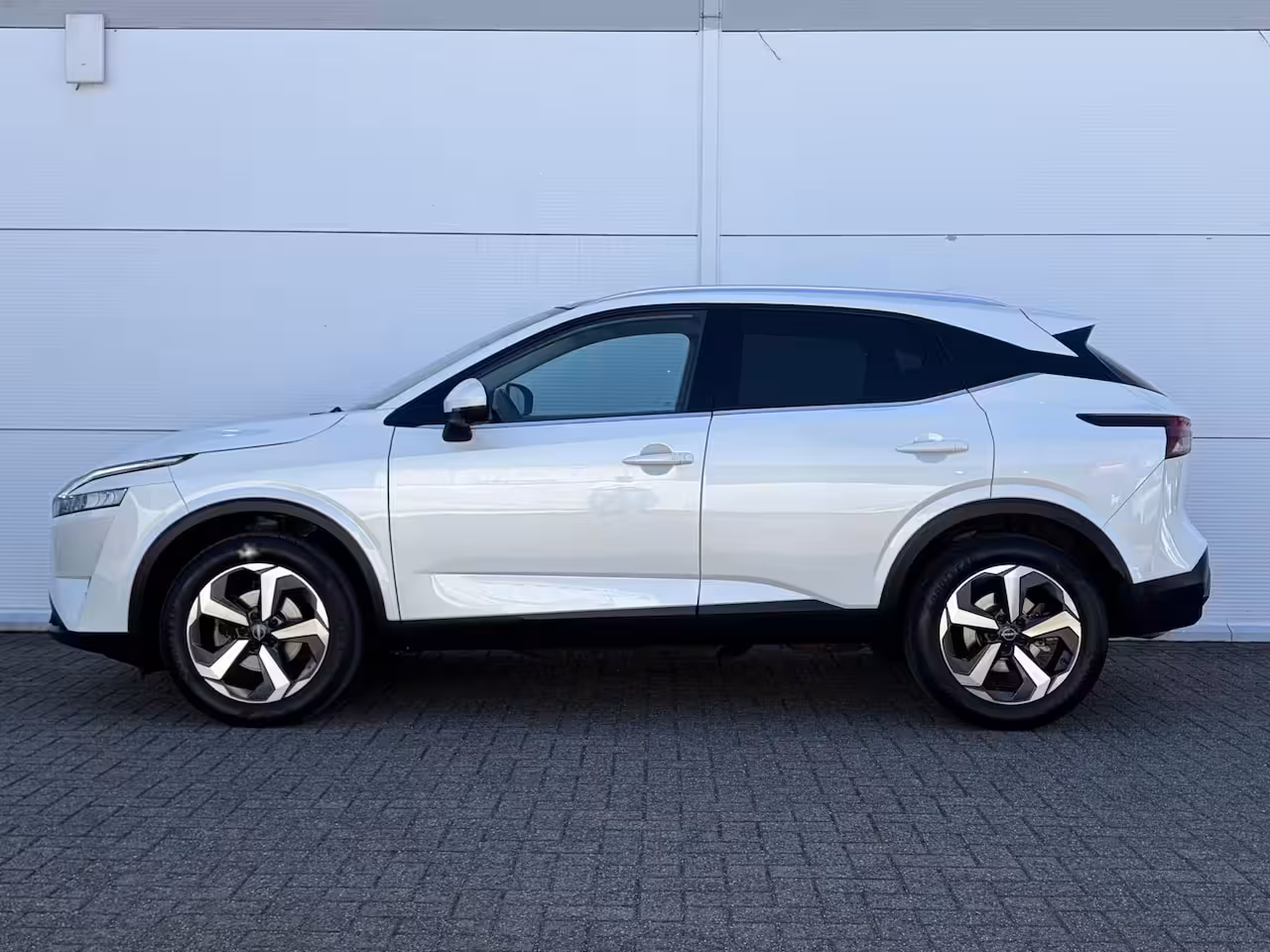 Nissan Qashqai 1.3 MHEV N-Connecta / Trekhaak ( 1400 kg ) / Apple Carplay/Android Auto / Panoramadak /