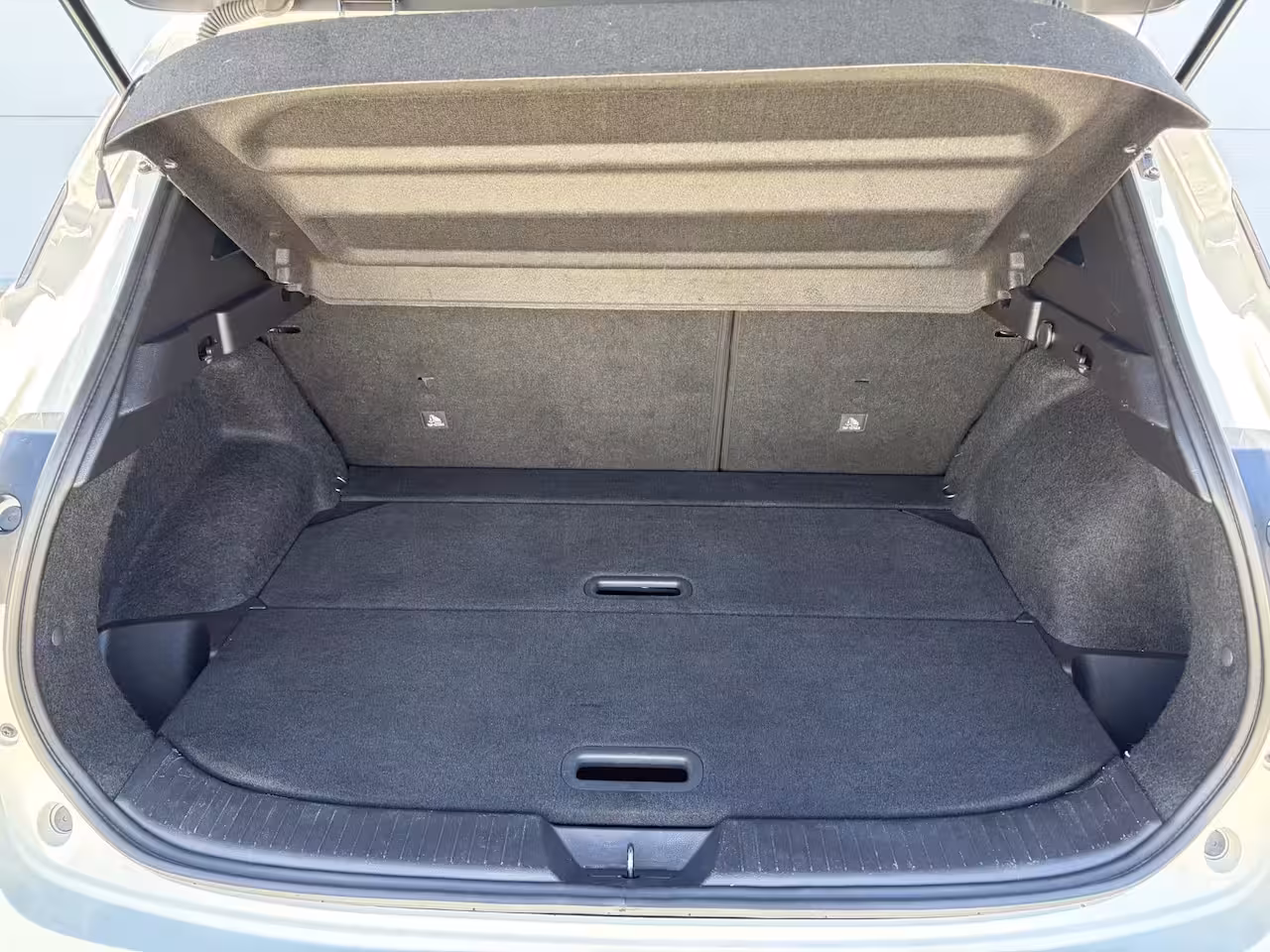 Nissan Qashqai 1.3 MHEV N-Connecta / Trekhaak ( 1400 kg ) / Apple Carplay/Android Auto / Panoramadak /