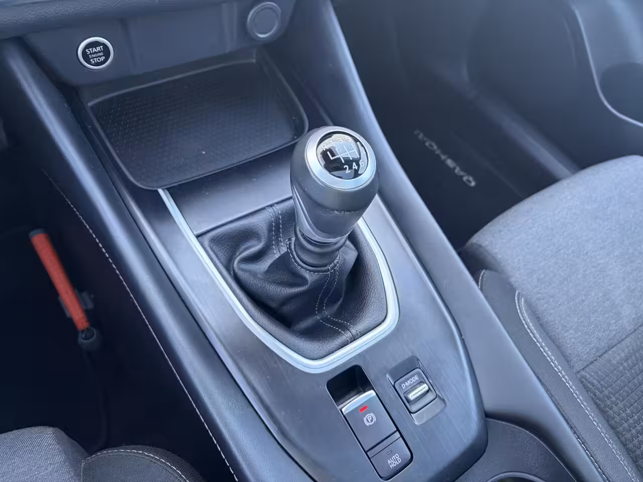 Nissan Qashqai 1.3 MHEV N-Connecta / Trekhaak ( 1400 kg ) / Apple Carplay/Android Auto / Panoramadak /