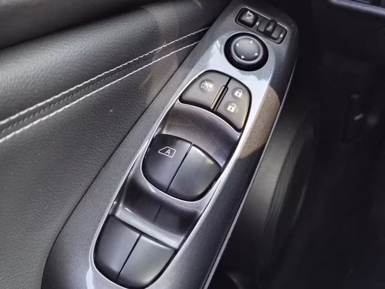 Nissan Juke 1.6 Hybrid N-Connecta / Fabrieksgarantie tot 03-2027 / Dealer onderhouden / Cruise control