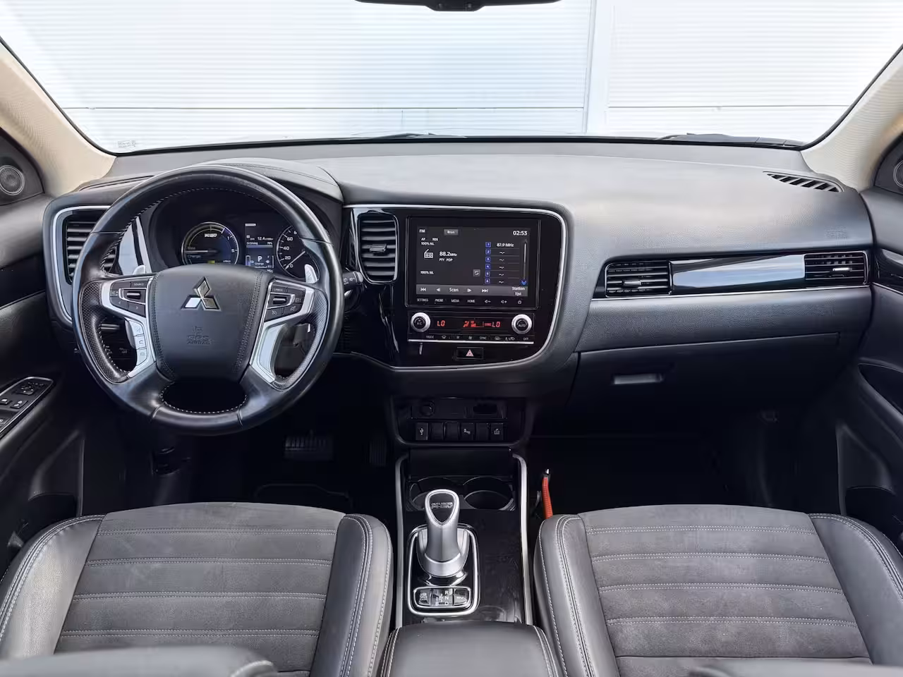 Mitsubishi Outlander 2.4 PHEV Intense / Trekhaak ( 1500 kg ) / Apple Carplay/Android Auto / Cruise control / |