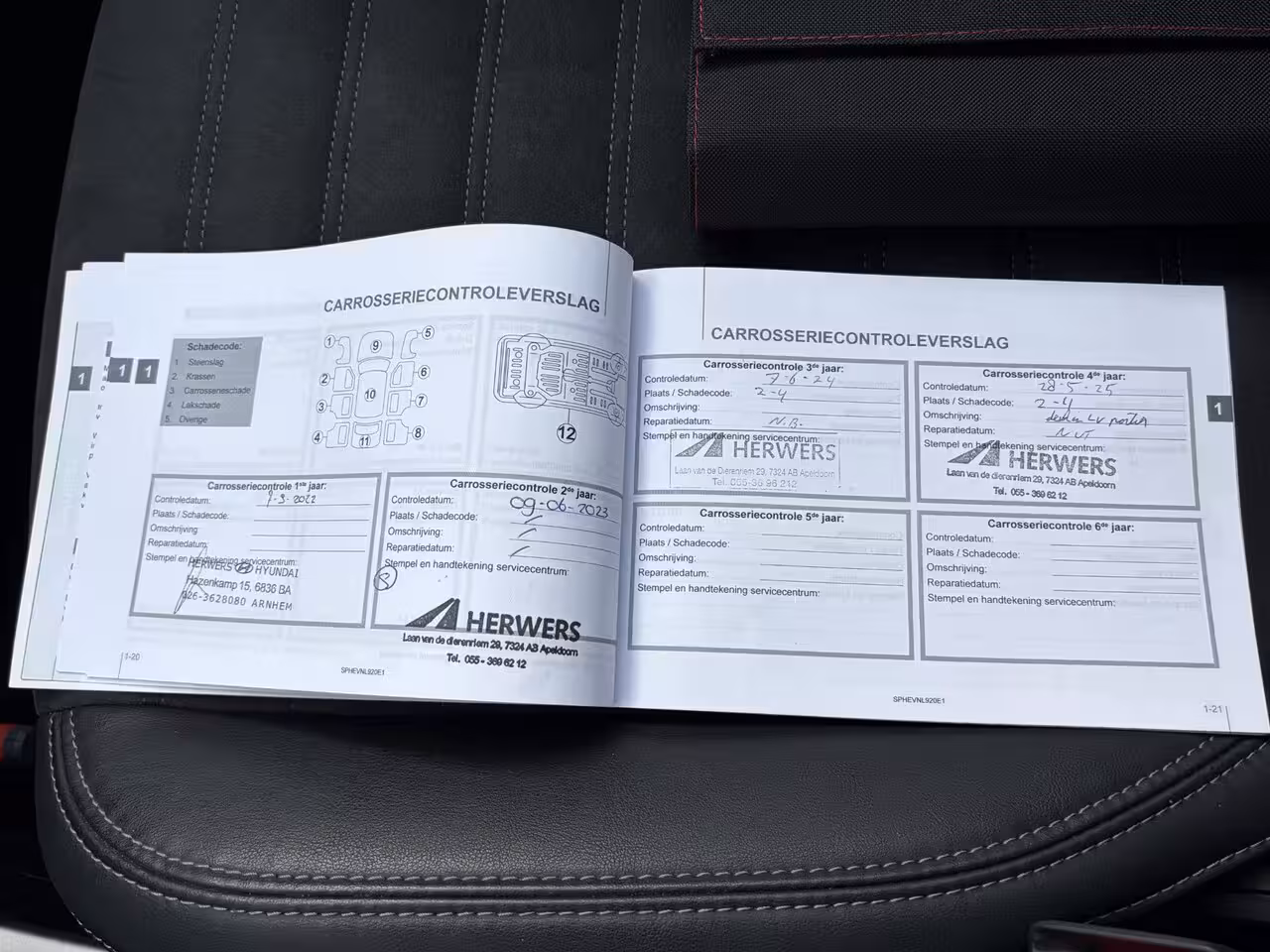 Mitsubishi Outlander 2.4 PHEV Intense / Trekhaak ( 1500 kg ) / Apple Carplay/Android Auto / Cruise control / |