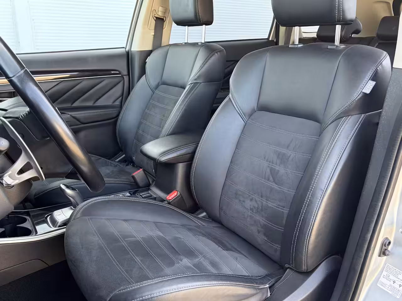 Mitsubishi Outlander 2.4 PHEV Intense / Trekhaak ( 1500 kg ) / Apple Carplay/Android Auto / Cruise control / |