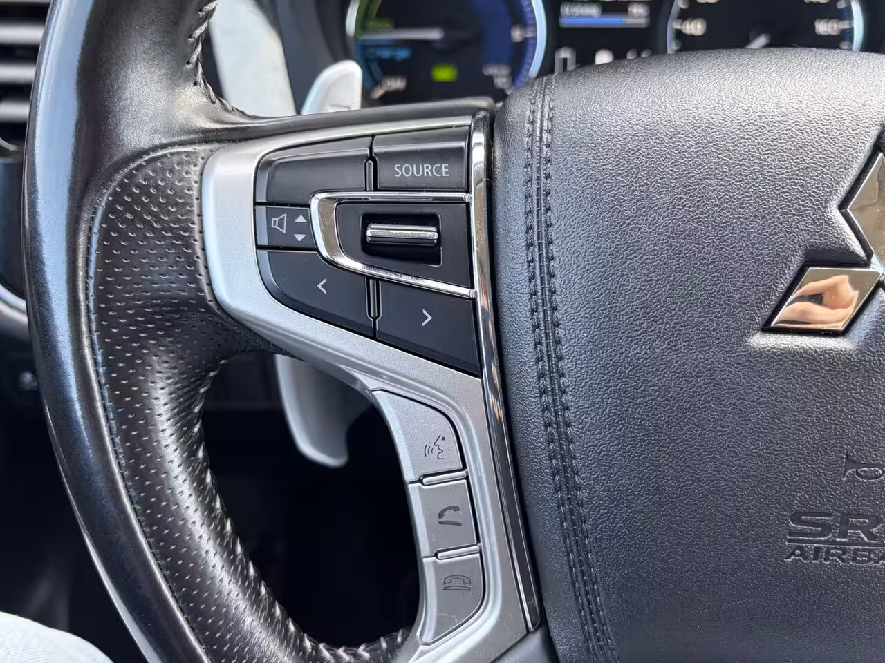 Mitsubishi Outlander 2.4 PHEV Intense / Trekhaak ( 1500 kg ) / Apple Carplay/Android Auto / Cruise control / |