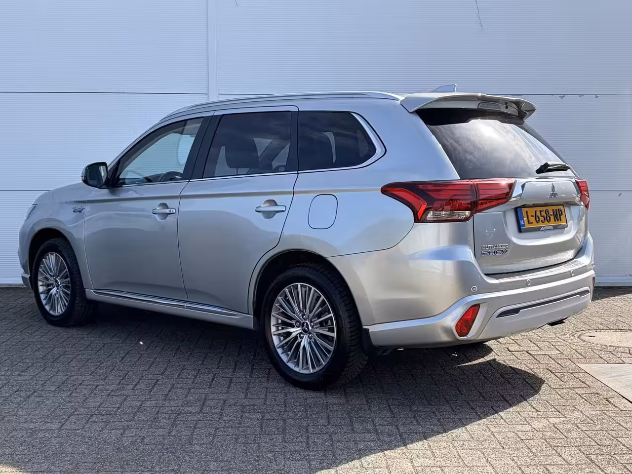 Mitsubishi Outlander 2.4 PHEV Intense / Trekhaak ( 1500 kg ) / Apple Carplay/Android Auto / Cruise control / |