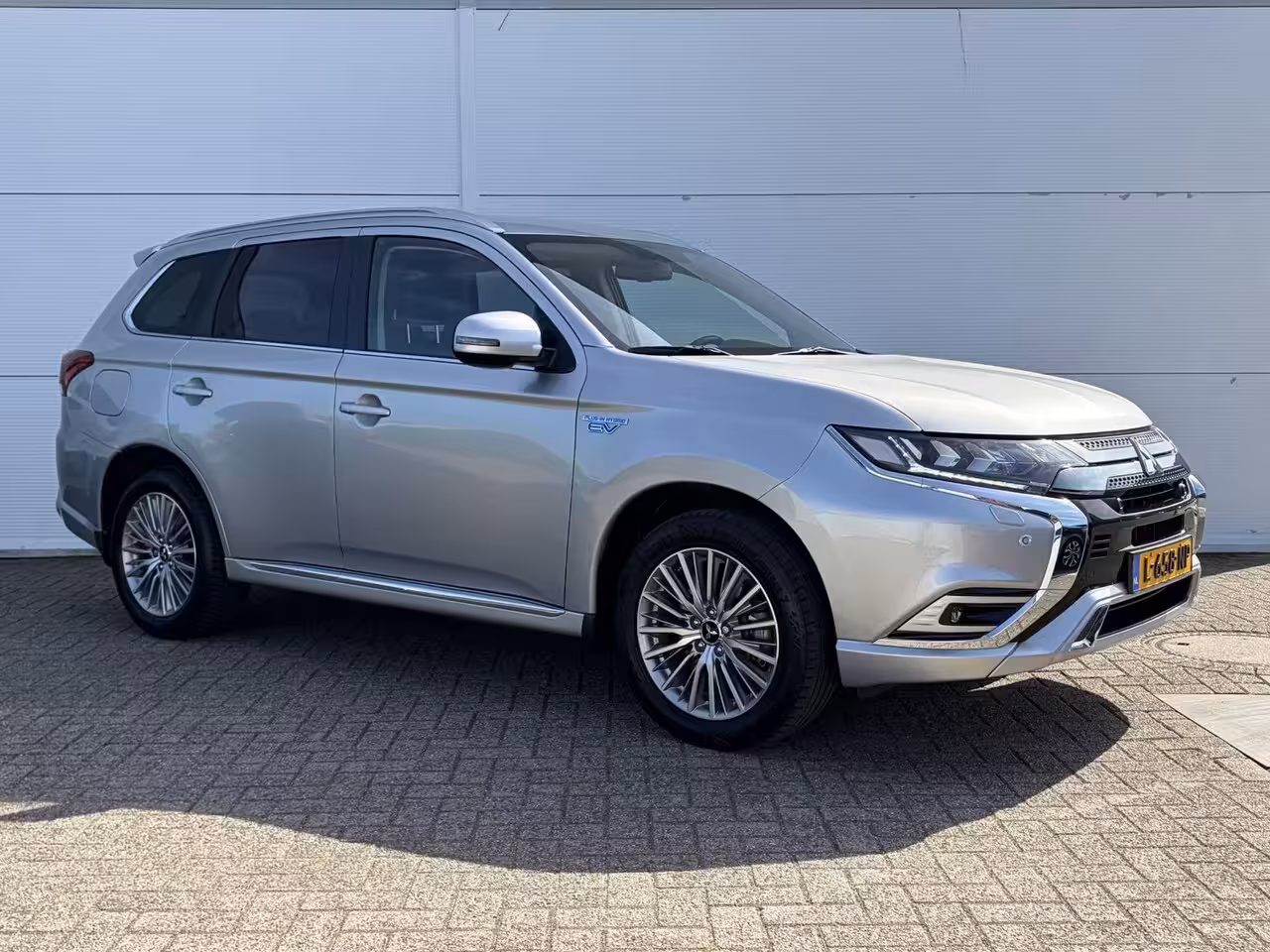 Mitsubishi Outlander 2.4 PHEV Intense / Trekhaak ( 1500 kg ) / Apple Carplay/Android Auto / Cruise control / |
