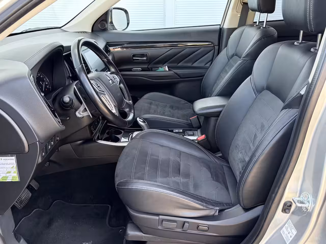 Mitsubishi Outlander 2.4 PHEV Intense / Trekhaak ( 1500 kg ) / Apple Carplay/Android Auto / Cruise control / |