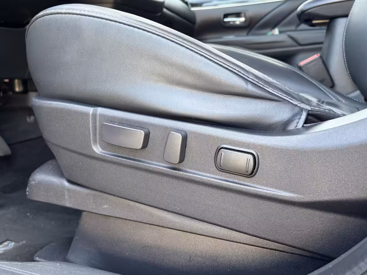 Mitsubishi Outlander 2.4 PHEV Intense / Trekhaak ( 1500 kg ) / Apple Carplay/Android Auto / Cruise control / |