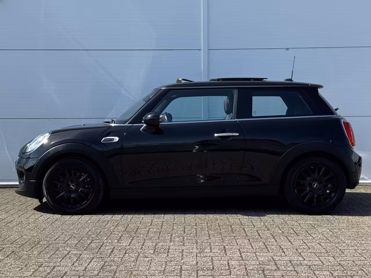 Mini 3-Deurs 1.5 Cooper Pepper Serious Business / Stoelverwarming voor / Navigatie / Parkeersensoren ac