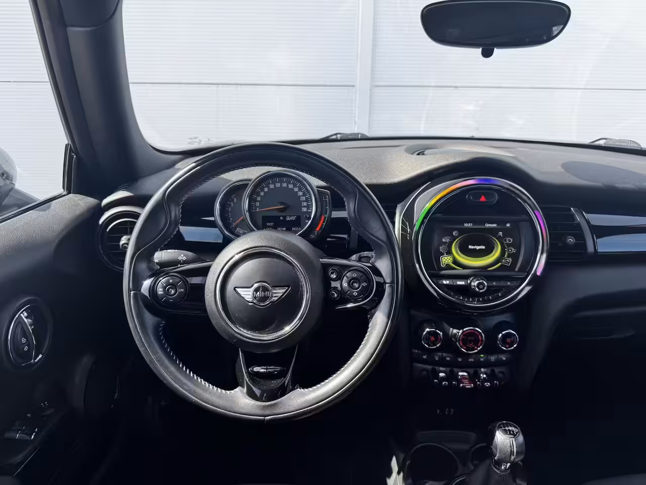 Mini 3-Deurs 1.5 Cooper Pepper Serious Business / Stoelverwarming voor / Navigatie / Parkeersensoren ac
