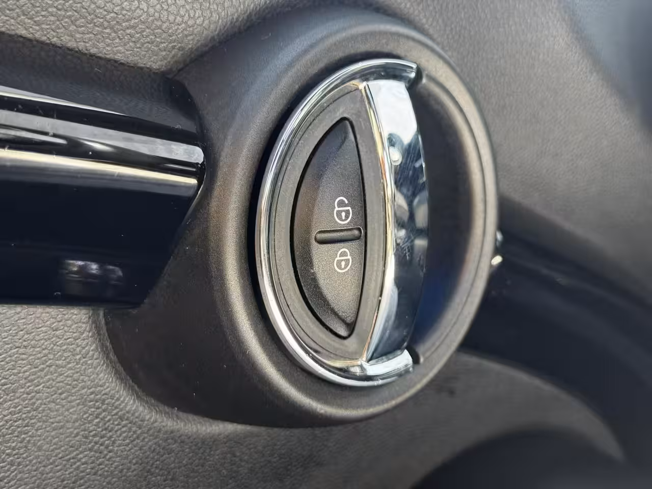 Mini 3-Deurs 1.5 Cooper Pepper Serious Business / Stoelverwarming voor / Navigatie / Parkeersensoren ac
