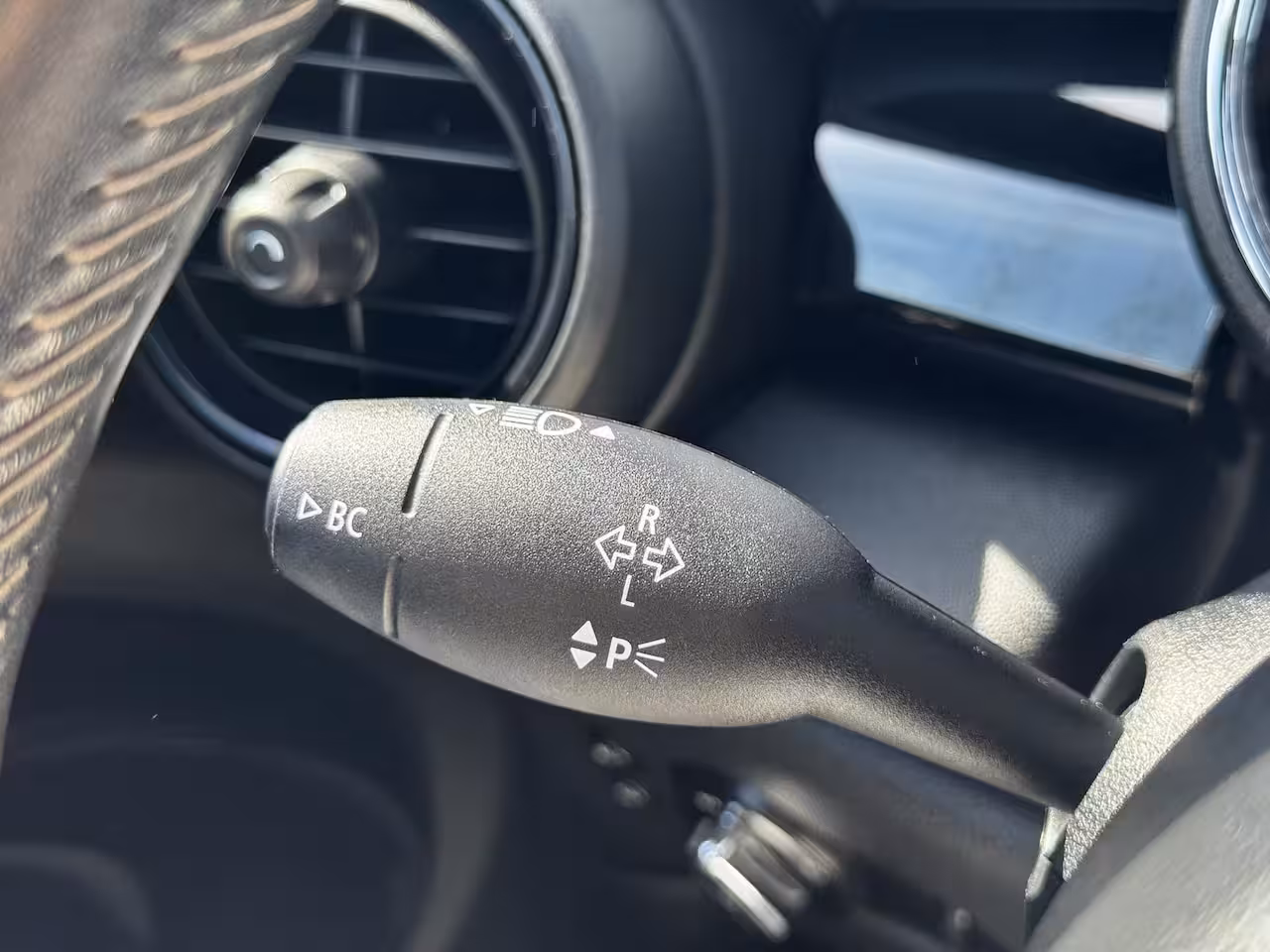 Mini 3-Deurs 1.5 Cooper Pepper Serious Business / Stoelverwarming voor / Navigatie / Parkeersensoren ac