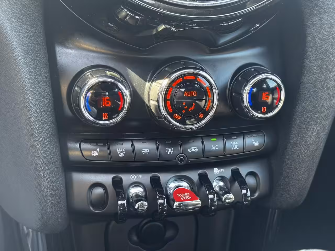 Mini 3-Deurs 1.5 Cooper Pepper Serious Business / Stoelverwarming voor / Navigatie / Parkeersensoren ac