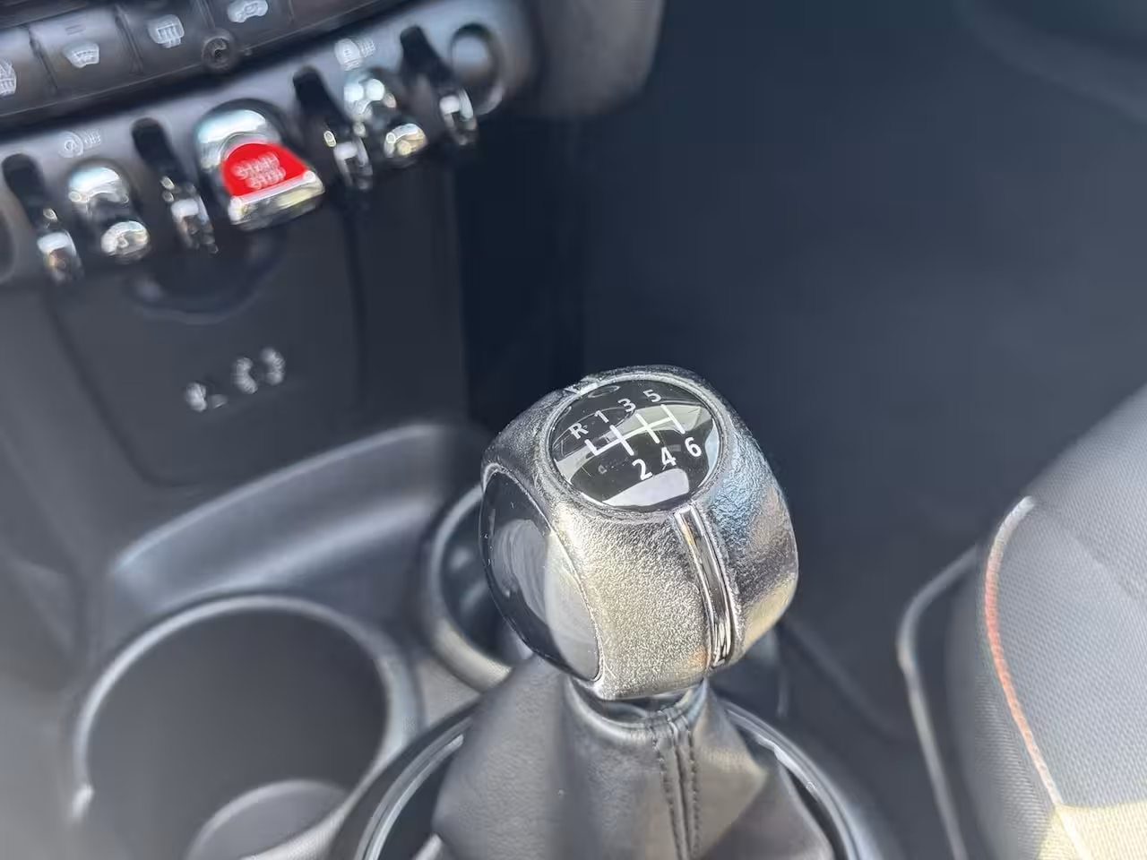Mini 3-Deurs 1.5 Cooper Pepper Serious Business / Stoelverwarming voor / Navigatie / Parkeersensoren ac