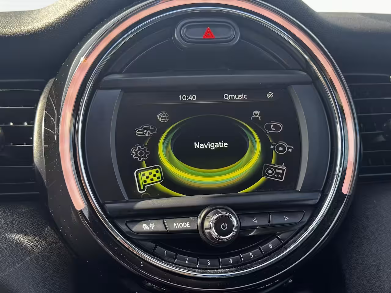 Mini 3-Deurs 1.5 Cooper Pepper Serious Business / Stoelverwarming voor / Navigatie / Parkeersensoren ac