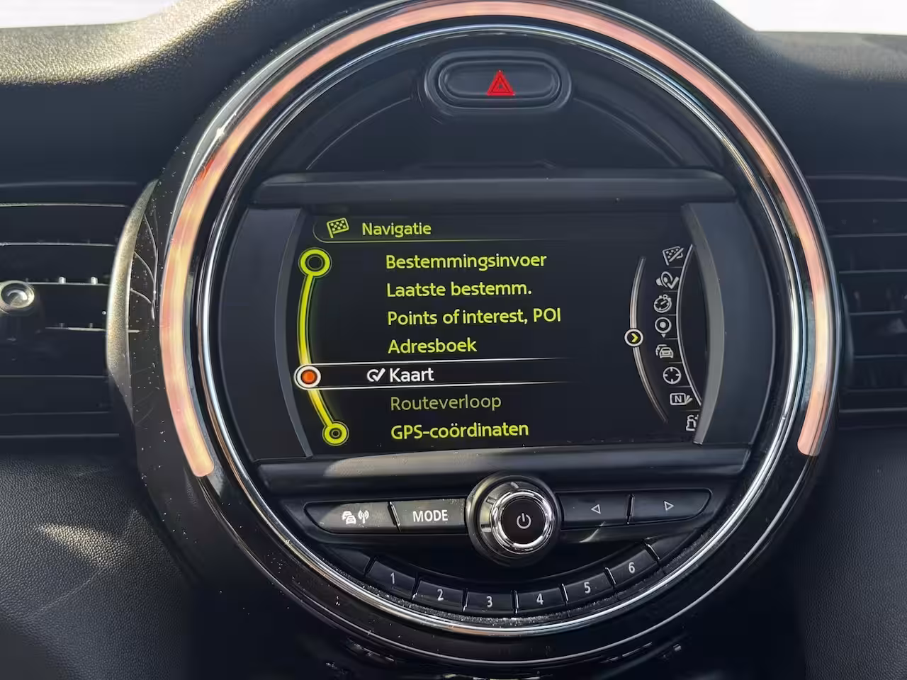 Mini 3-Deurs 1.5 Cooper Pepper Serious Business / Stoelverwarming voor / Navigatie / Parkeersensoren ac