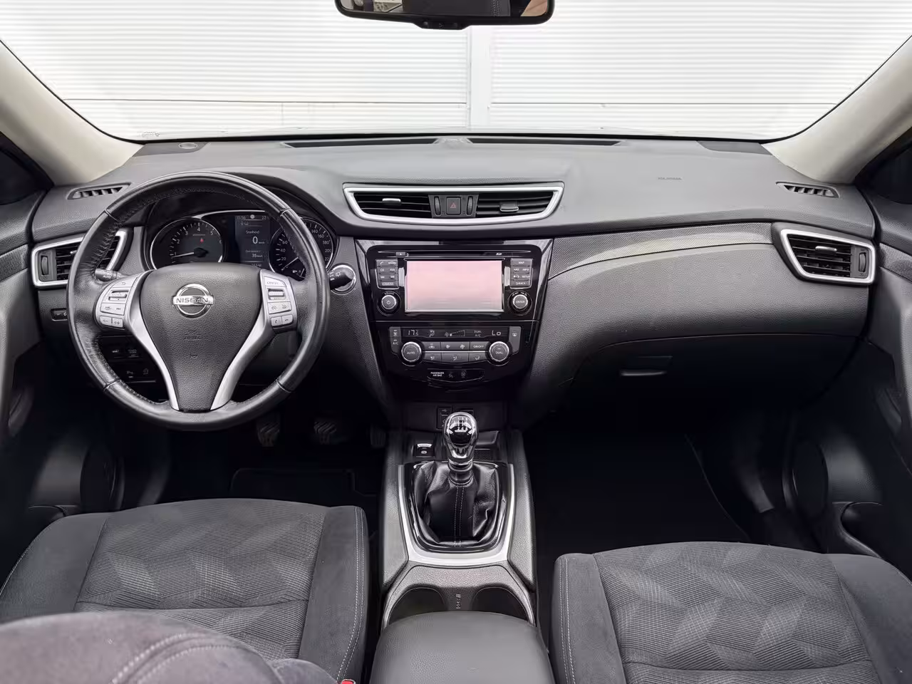Nissan X-Trail 1.6 DIG-T N-Connecta / Trekhaak ( 1800 kg ) / Airco (automatisch) / Cruise control /