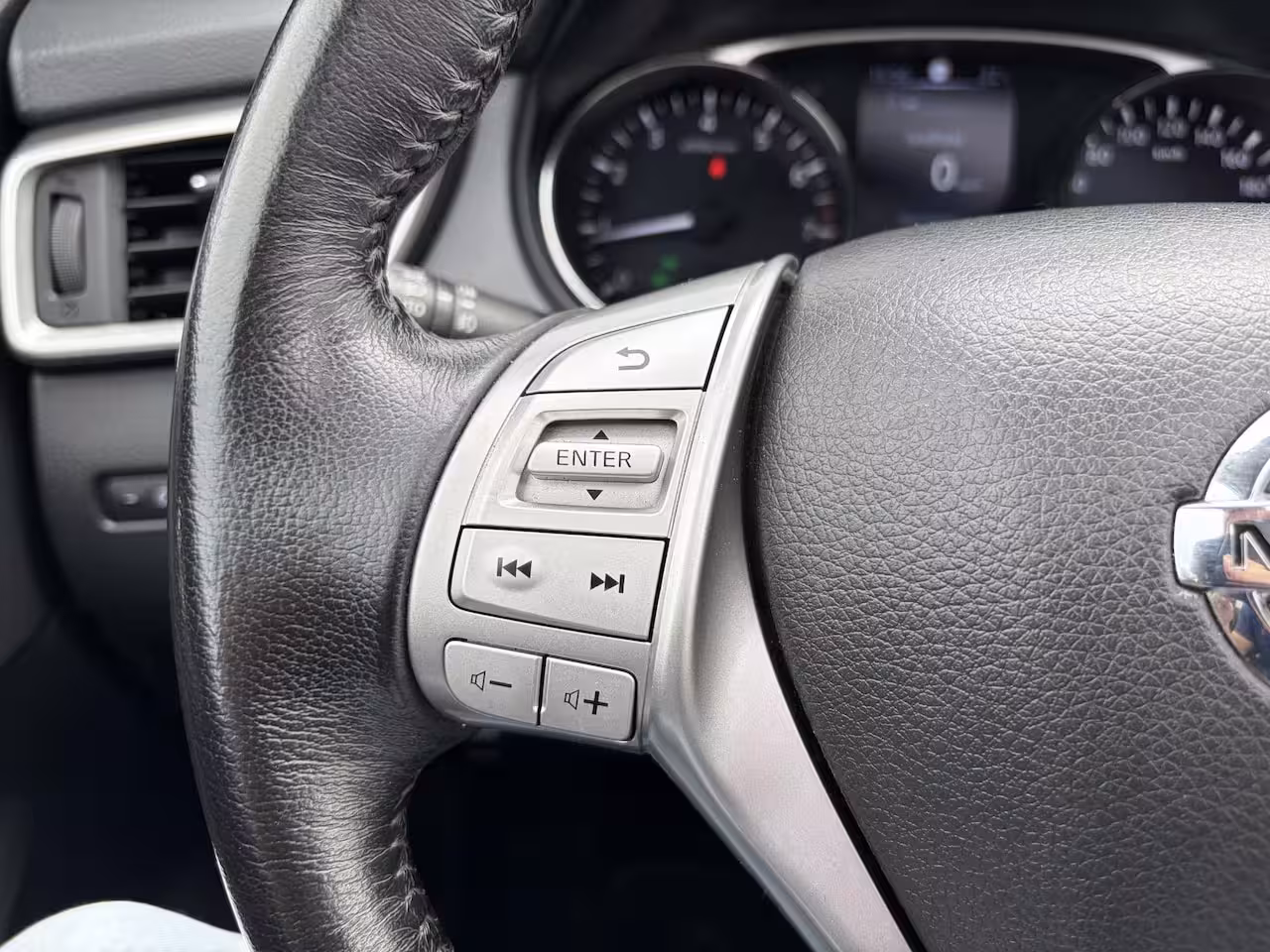 Nissan X-Trail 1.6 DIG-T N-Connecta / Trekhaak ( 1800 kg ) / Airco (automatisch) / Cruise control /