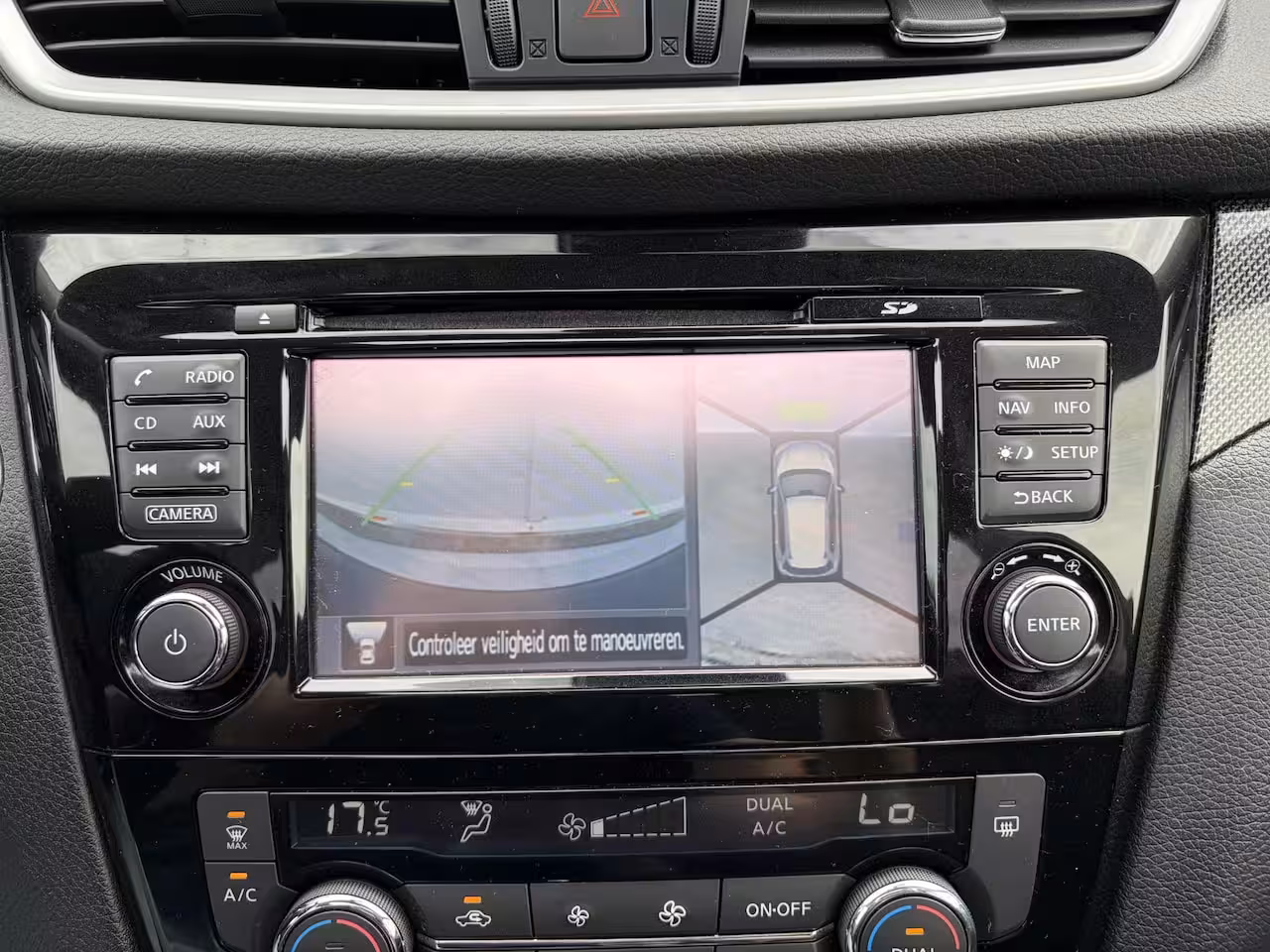 Nissan X-Trail 1.6 DIG-T N-Connecta / Trekhaak ( 1800 kg ) / Airco (automatisch) / Cruise control /