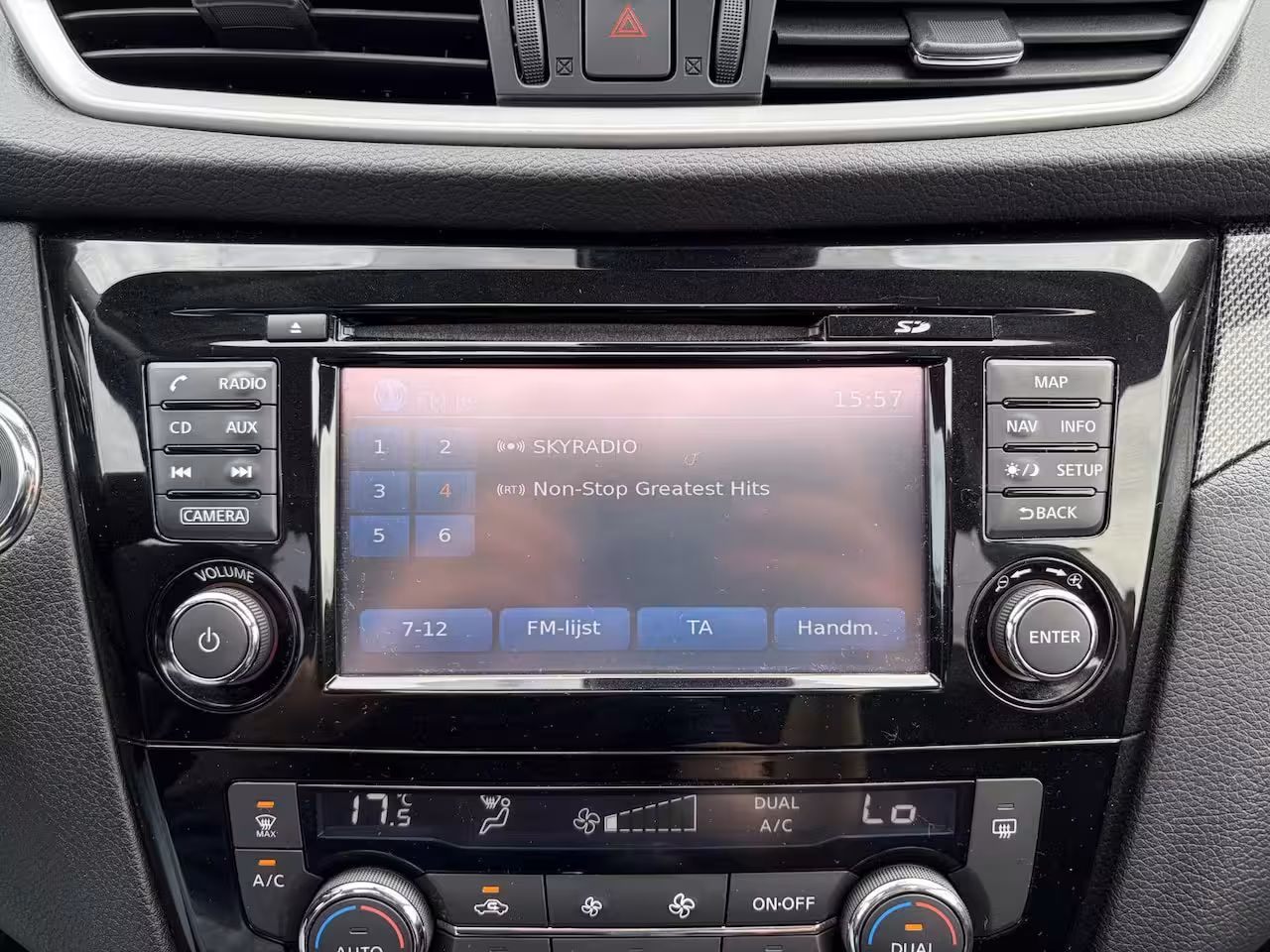 Nissan X-Trail 1.6 DIG-T N-Connecta / Trekhaak ( 1800 kg ) / Airco (automatisch) / Cruise control /