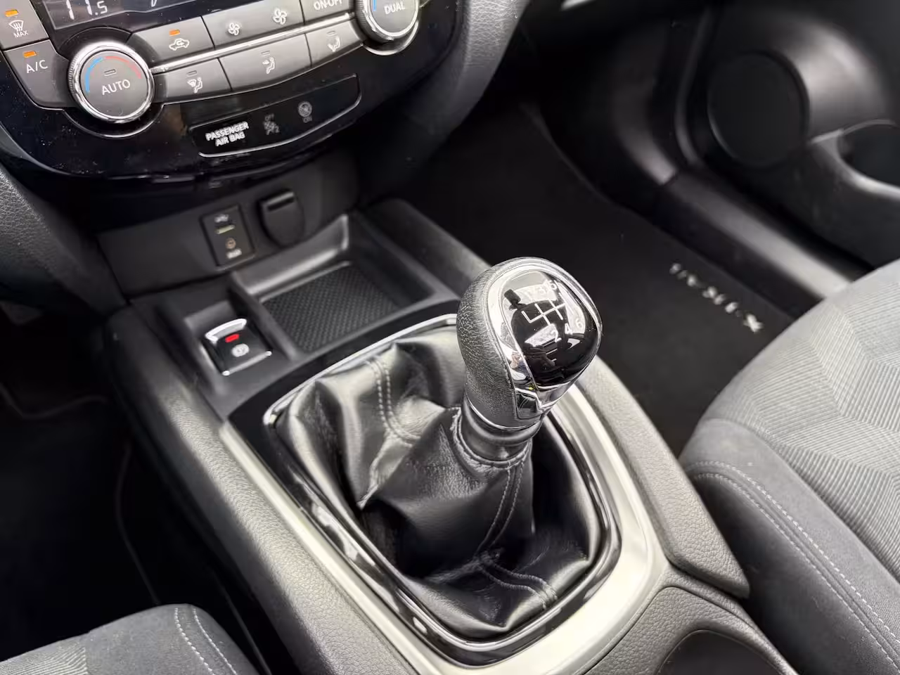 Nissan X-Trail 1.6 DIG-T N-Connecta / Trekhaak ( 1800 kg ) / Airco (automatisch) / Cruise control /