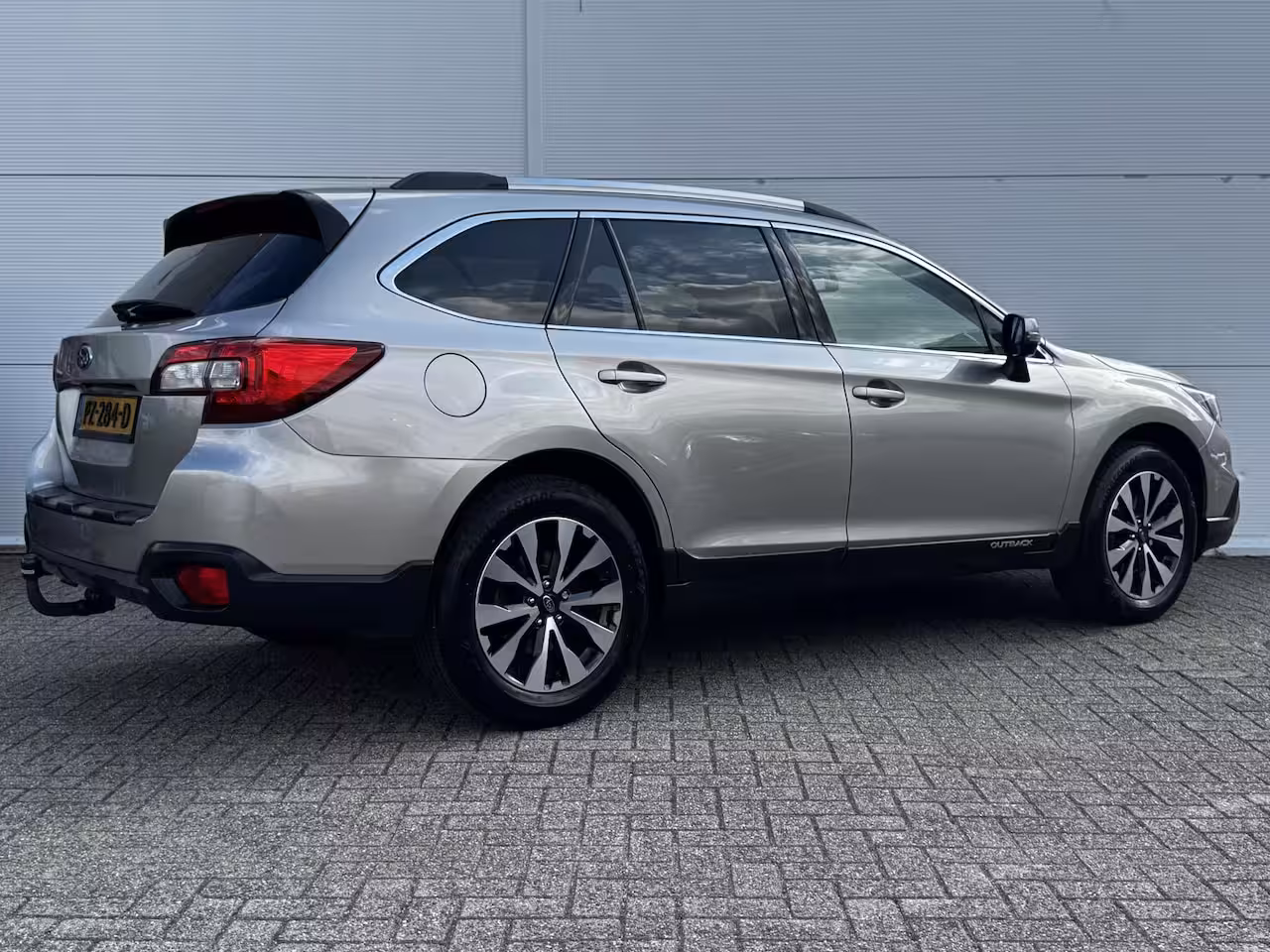 Subaru Outback 2.5i Premium / Trekhaak 2000 kg / 10-2017 / duurste uitvoering / zeer nette auto / goed on