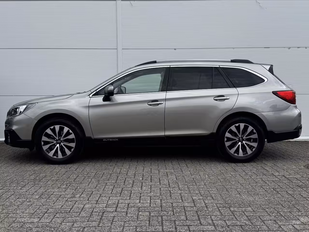 Subaru Outback 2.5i Premium / Trekhaak 2000 kg / 10-2017 / duurste uitvoering / zeer nette auto / goed on