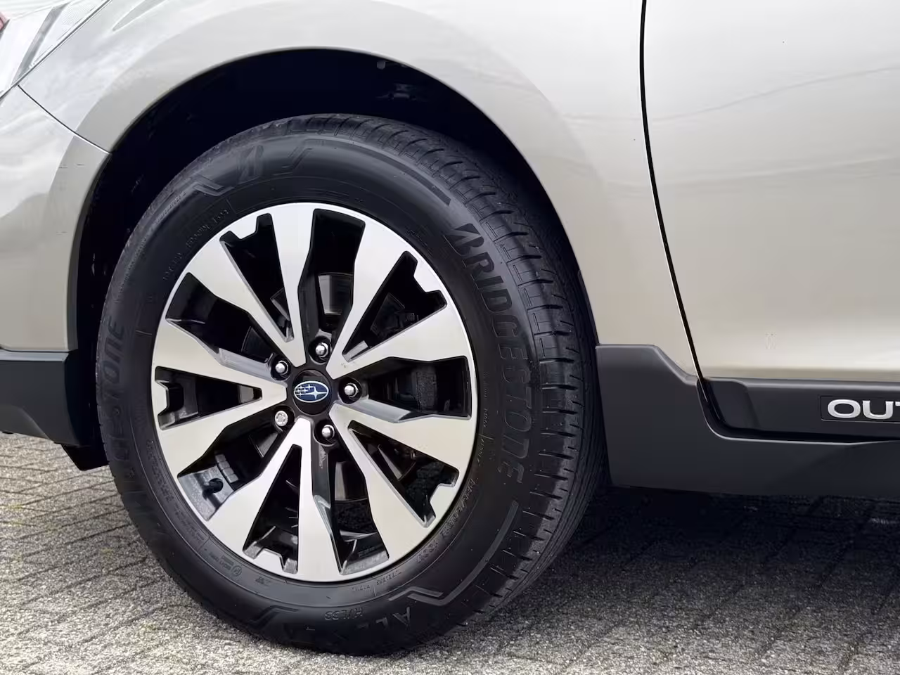 Subaru Outback 2.5i Premium / Trekhaak 2000 kg / 10-2017 / duurste uitvoering / zeer nette auto / goed on