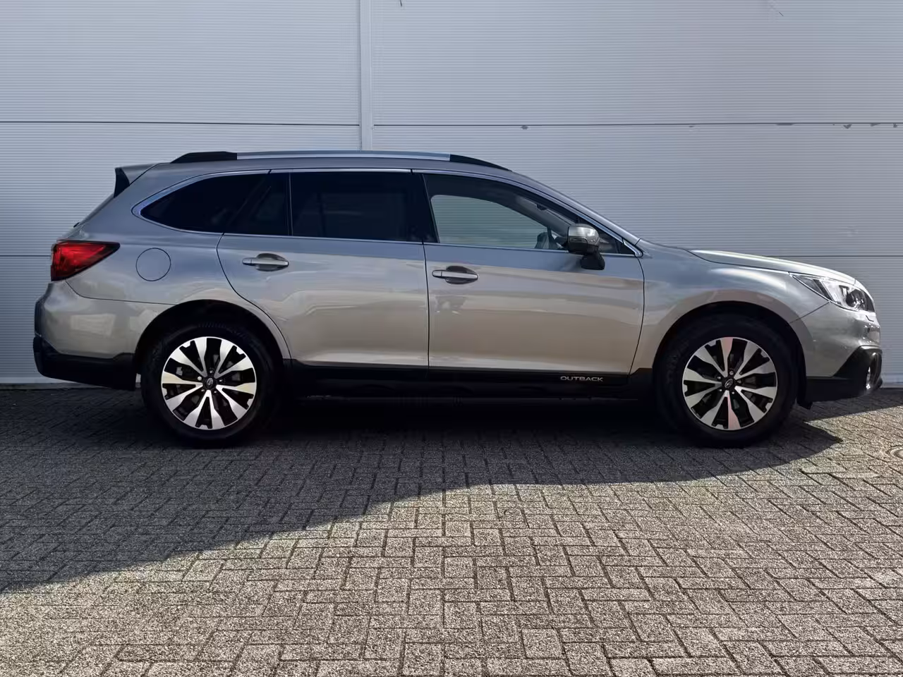 Subaru Outback 2.5i Premium / Trekhaak 2000 kg / 10-2017 / duurste uitvoering / zeer nette auto / goed on