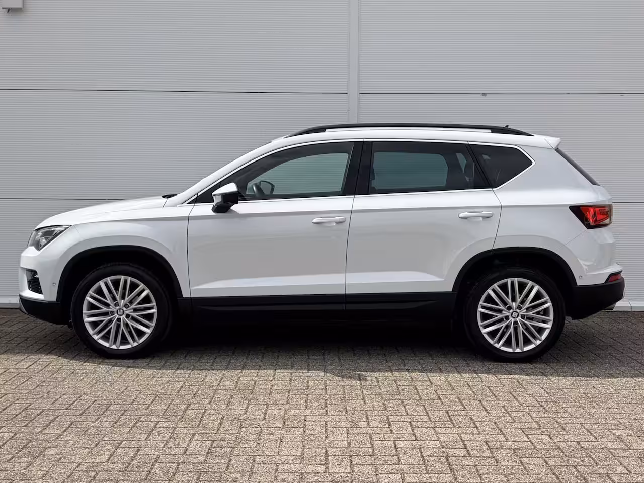 Seat Ateca 1.5 TSI Xcellence Business Intense / Trekhaak ( 1600 kg ) / Apple Carplay/Android Auto / N