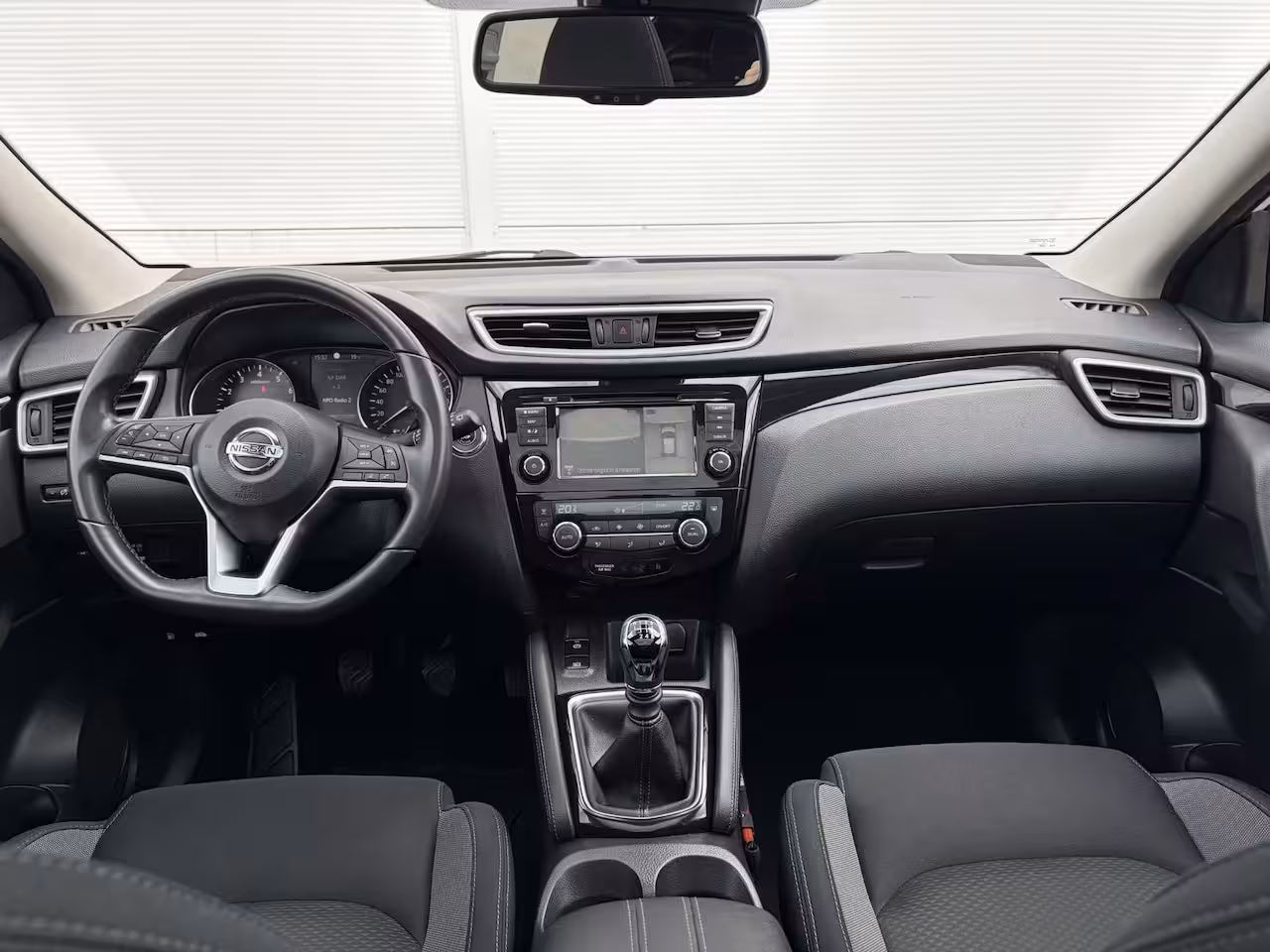Nissan Qashqai 1.3 DIG-T Design Edition / Trekhaak ( 1300 kg ) / Apple Carplay/Android Auto / Airco (auto