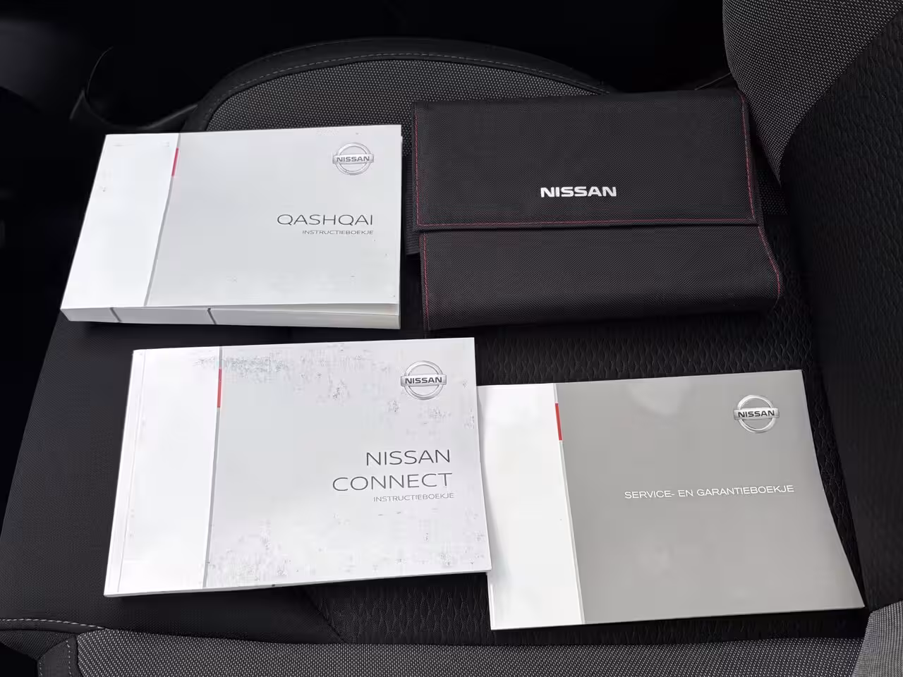 Nissan Qashqai 1.3 DIG-T Design Edition / Trekhaak ( 1300 kg ) / Apple Carplay/Android Auto / Airco (auto