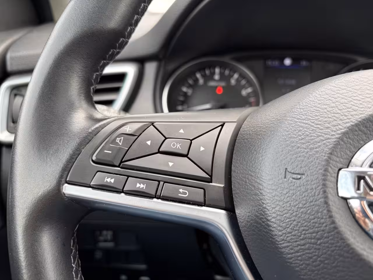 Nissan Qashqai 1.3 DIG-T Design Edition / Trekhaak ( 1300 kg ) / Apple Carplay/Android Auto / Airco (auto