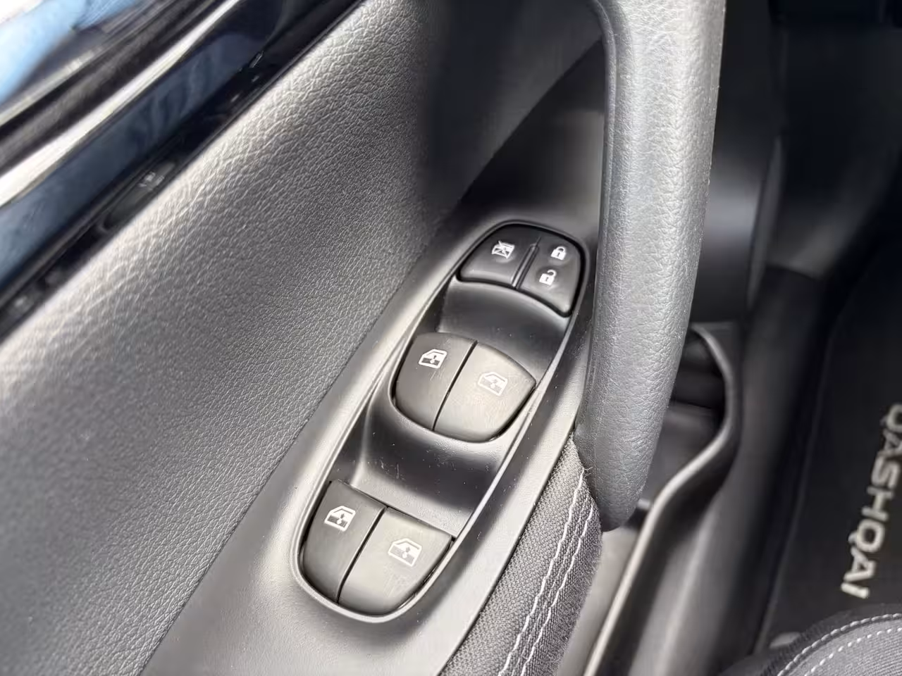 Nissan Qashqai 1.3 DIG-T Design Edition / Trekhaak ( 1300 kg ) / Apple Carplay/Android Auto / Airco (auto