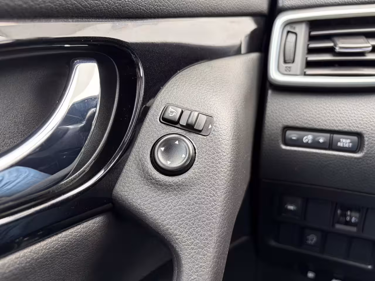 Nissan Qashqai 1.3 DIG-T Design Edition / Trekhaak ( 1300 kg ) / Apple Carplay/Android Auto / Airco (auto