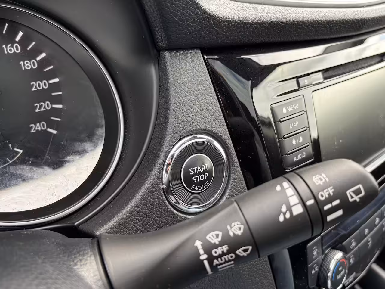 Nissan Qashqai 1.3 DIG-T Design Edition / Trekhaak ( 1300 kg ) / Apple Carplay/Android Auto / Airco (auto